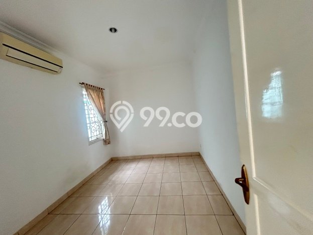 Disewakan Rumah Murah di Kota Wisata Bogor dengan 4 Kamar Tidur Disewakan Rumah Murah di Kota Wisata Bogor dengan 4 Kamar Tidur