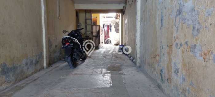 Aset Investasi! Rumah Kost Dijual di Cipondoh, Tangerang, 5 KT, 2 KM, Luas 290m2 Aset Investasi! Rumah Kost Dijual di Cipondoh, Tangerang, 5 KT, 2 KM, Luas 290m2