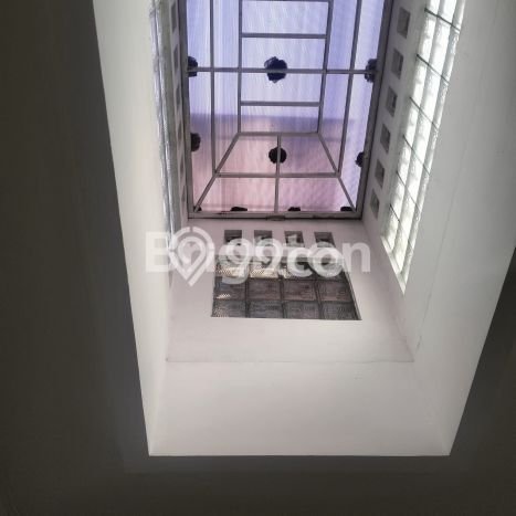 Disewakan! Rumah 3 Kamar Tidur &
2 Kamar Mandi di Tomang, Jakarta Barat Disewakan! Rumah 3 Kamar Tidur &
2 Kamar Mandi di Tomang, Jakarta Barat