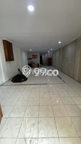 Ruko Dijual di Jakarta Pusat LT 131m2 & LB 237m2 Lokasi Terbaik! Ruko Dijual di Jakarta Pusat LT 131m2 & LB 237m2 Lokasi Terbaik!