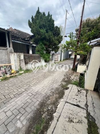 Rumah Strategis Modern Lb 140m2 di Pedurungan, Semarang Rumah Strategis Modern Lb 140m2 di Pedurungan, Semarang