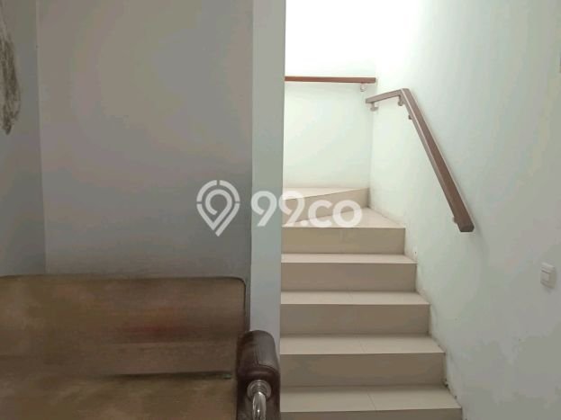 Rumah Lokasi Strategis di Lidah Wetan, Surabaya, Luas 128m² LB 250m² Rumah Lokasi Strategis di Lidah Wetan, Surabaya, Luas 128m² LB 250m²