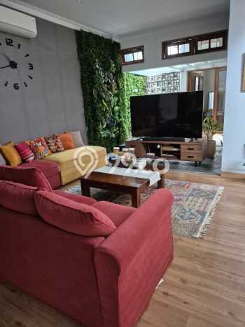 Rumah Mewah LB 210m2 Siap Pakai Desain Elegan di Bintaro, Tangerang Selatan Rumah Mewah LB 210m2 Siap Pakai Desain Elegan di Bintaro, Tangerang Selatan