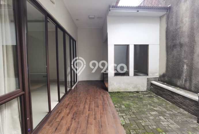 Hunian Elit LB 233m2 Siap Pakai Desain Elegan di Bintaro, Tangerang Selatan Hunian Elit LB 233m2 Siap Pakai Desain Elegan di Bintaro, Tangerang Selatan
