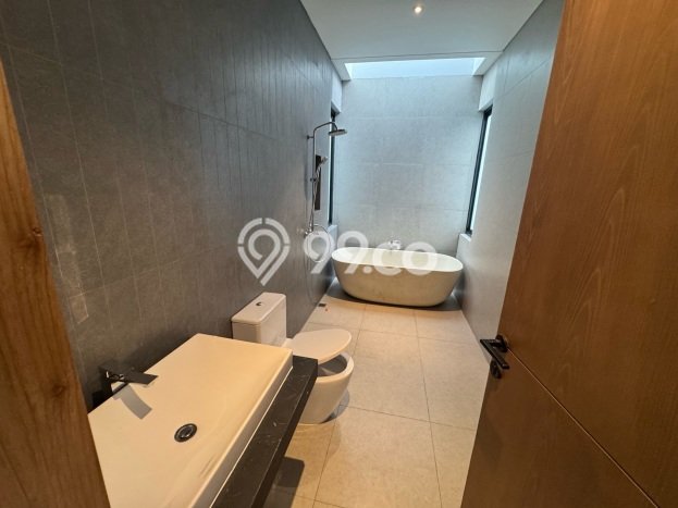 Ready to Use! Luxury House LT 177m2 Desain Modern di Kemang Ready to Use! Luxury House LT 177m2 Desain Modern di Kemang