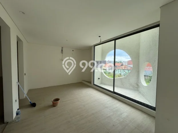 Rumah Strategis Modern Lb 155m2 di Ciputat, Tangerang Selatan Rumah Strategis Modern Lb 155m2 di Ciputat, Tangerang Selatan