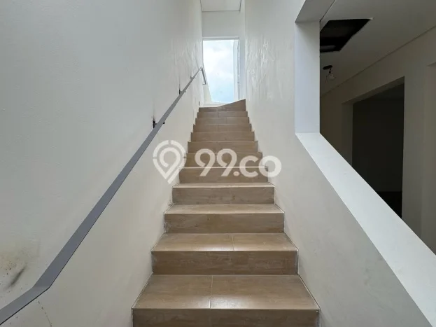 Rumah Strategis Modern Lb 155m2 di Ciputat, Tangerang Selatan Rumah Strategis Modern Lb 155m2 di Ciputat, Tangerang Selatan