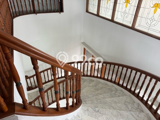 Dijual Rumah Luas Elegan Dengan View Eksklusif di Kemang, Jakarta Selatan Dijual Rumah Luas Elegan Dengan View Eksklusif di Kemang, Jakarta Selatan