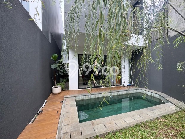 Ready to Use! Luxury House LT 177m2 Desain Modern di Kemang Ready to Use! Luxury House LT 177m2 Desain Modern di Kemang