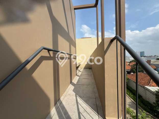 Rumah Luas Asri 3 KT Siap Pakai di BSD Tangerang Rumah Luas Asri 3 KT Siap Pakai di BSD Tangerang