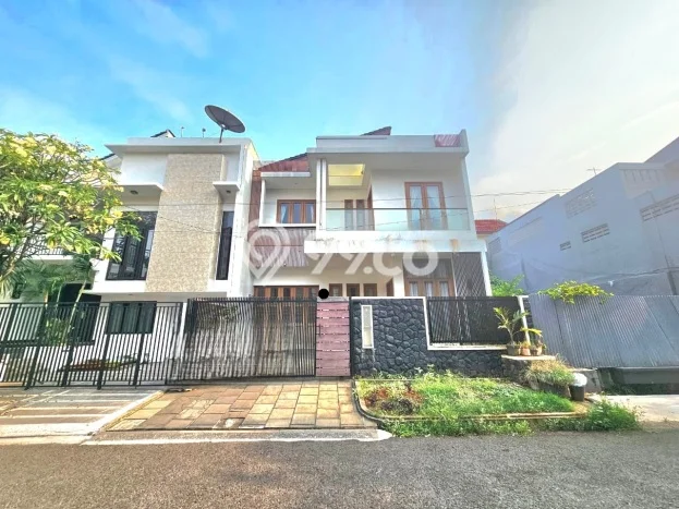Rumah Elit Modern Tanpa Renovasi di Pondok Indah Jakarta Selatan Rumah Elit Modern Tanpa Renovasi di Pondok Indah Jakarta Selatan