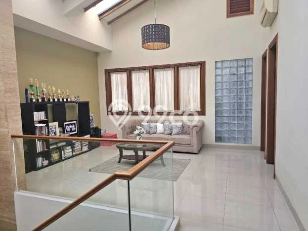 Rumah Elit Modern Tanpa Renovasi di Pondok Indah Jakarta Selatan Rumah Elit Modern Tanpa Renovasi di Pondok Indah Jakarta Selatan