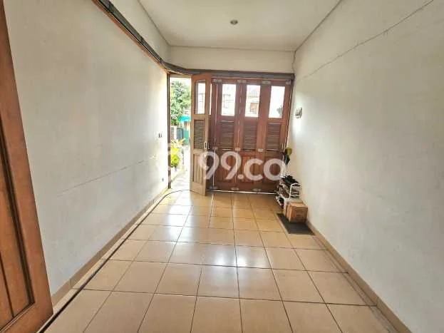 Rumah Elit Modern Tanpa Renovasi di Pondok Indah Jakarta Selatan Rumah Elit Modern Tanpa Renovasi di Pondok Indah Jakarta Selatan