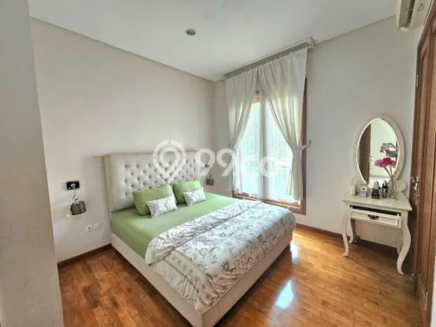Rumah Elit Modern Tanpa Renovasi di Pondok Indah Jakarta Selatan Rumah Elit Modern Tanpa Renovasi di Pondok Indah Jakarta Selatan