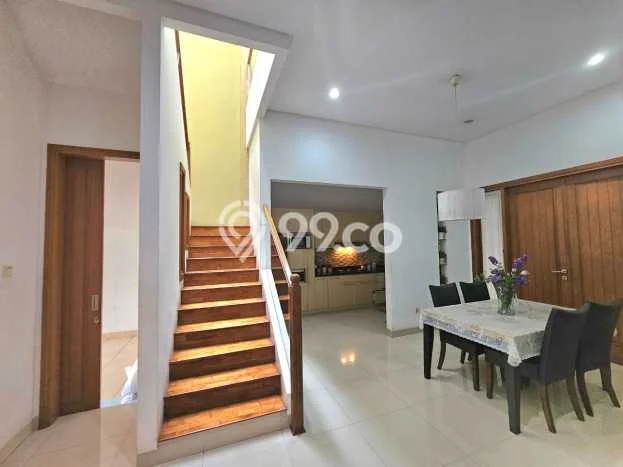 Rumah Elit Modern Tanpa Renovasi di Pondok Indah Jakarta Selatan Rumah Elit Modern Tanpa Renovasi di Pondok Indah Jakarta Selatan