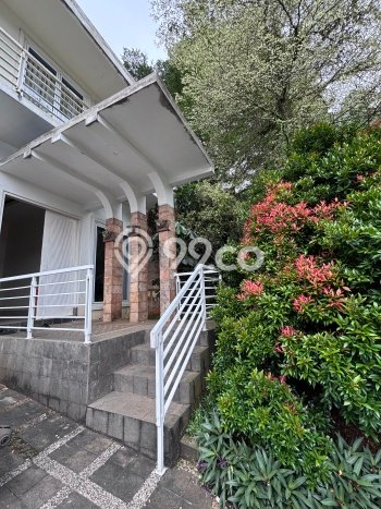Disewakan! Rumah 5 Kamar Tidur &
2 Kamar Mandi di BSD The Green, Tangerang Disewakan! Rumah 5 Kamar Tidur &
2 Kamar Mandi di BSD The Green, Tangerang