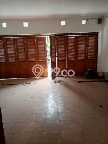 Ready to Use! Premium House LT 305m2 Desain Elegan di Bintaro Ready to Use! Premium House LT 305m2 Desain Elegan di Bintaro
