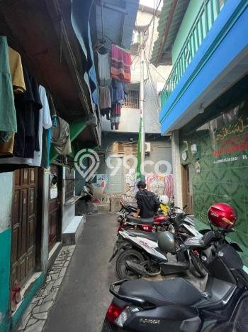 Kost Dijual di Jembatan Besi dengan 26 KT dan Luas 110m2 Kost Dijual di Jembatan Besi dengan 26 KT dan Luas 110m2