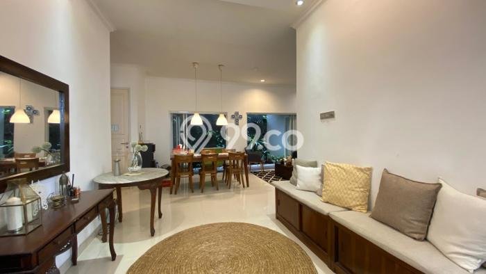 Hunian Mewah LB 200m2 Siap Huni Desain Elegan di Sektor 9-Bintaro, Tangerang Selatan Hunian Mewah LB 200m2 Siap Huni Desain Elegan di Sektor 9-Bintaro, Tangerang Selatan