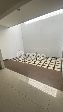 Hunian Mewah LB 269m2 Siap Pakai Desain Elegan di Alam Sutera, Tangerang Hunian Mewah LB 269m2 Siap Pakai Desain Elegan di Alam Sutera, Tangerang