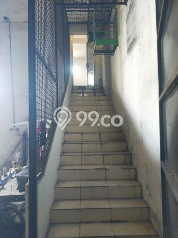 AREA TERBAIK! Gudang Kawasan Kamal, Luas 420m2m², Pengunjung Tinggi AREA TERBAIK! Gudang Kawasan Kamal, Luas 420m2m², Pengunjung Tinggi