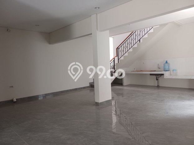 Dijual Rumah Mewah Megah Dengan View Eksklusif di Kota Wisata, Jakarta Timur Dijual Rumah Mewah Megah Dengan View Eksklusif di Kota Wisata, Jakarta Timur