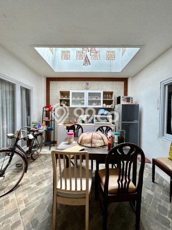 Rumah Mewah Siap Huni LT 200m2 di Cinere, Depok Rumah Mewah Siap Huni LT 200m2 di Cinere, Depok