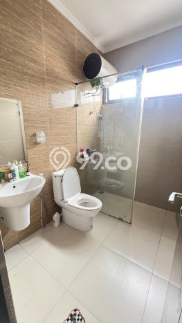 Dijual Rumah Luas Elegan Dengan View Cantik di Cibubur, Jakarta Timur Dijual Rumah Luas Elegan Dengan View Cantik di Cibubur, Jakarta Timur