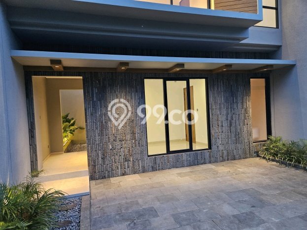 Dijual Rumah Premium dengan Fasilitas Sekitar Lengkap di Rungkut, Surabaya Dijual Rumah Premium dengan Fasilitas Sekitar Lengkap di Rungkut, Surabaya