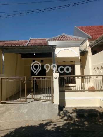 Jual Rumah Strategis Bagus Punya 2 KT di Rungkut Surabaya SHM Jual Rumah Strategis Bagus Punya 2 KT di Rungkut Surabaya SHM
