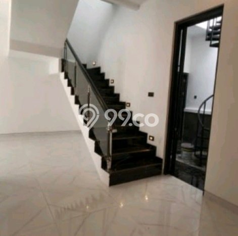 Rumah Elit LB 165m2 Siap Pakai Desain Elegan di Surabaya Kota, Surabaya Rumah Elit LB 165m2 Siap Pakai Desain Elegan di Surabaya Kota, Surabaya