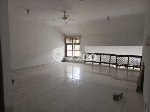 Lokasi strategis! Rumah siap huni dikontrakkan di Kembangan LB 350m2 Lokasi strategis! Rumah siap huni dikontrakkan di Kembangan LB 350m2