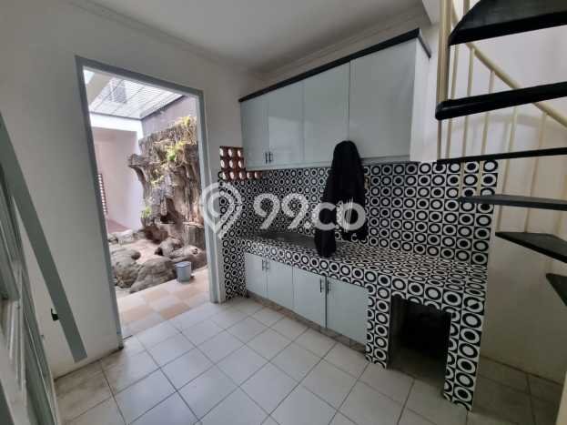 Rumah kawasan , Dekat Pusat Kota, 5 KM, LT 323m2m² Bangunan 400m2m² Rumah kawasan , Dekat Pusat Kota, 5 KM, LT 323m2m² Bangunan 400m2m²