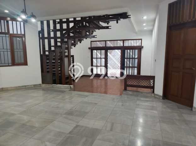 Lokasi strategis! Rumah siap huni dikontrakkan di Kembangan LB 350m2 Lokasi strategis! Rumah siap huni dikontrakkan di Kembangan LB 350m2