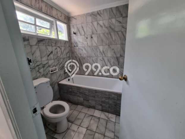 Rumah kawasan , Dekat Pusat Kota, 5 KM, LT 323m2m² Bangunan 400m2m² Rumah kawasan , Dekat Pusat Kota, 5 KM, LT 323m2m² Bangunan 400m2m²