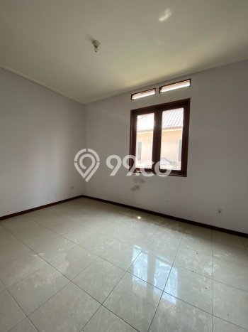 Dijual Rumah Luas Elegan Dengan View Cantik di Modernland, Tangerang Dijual Rumah Luas Elegan Dengan View Cantik di Modernland, Tangerang