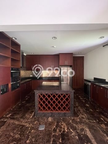 Lokasi strategis! Rumah siap huni dikontrakkan di Cilandak LB 750m2 Lokasi strategis! Rumah siap huni dikontrakkan di Cilandak LB 750m2