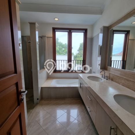 Rumah Disewakan Jakarta Selatan LT 450m2 LB 450m2 Kawasan Cipete Rumah Disewakan Jakarta Selatan LT 450m2 LB 450m2 Kawasan Cipete