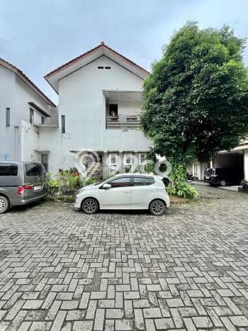 Rumah Luas Asri 2 KT Siap Pakai di Cirendeu Jakarta Selatan Rumah Luas Asri 2 KT Siap Pakai di Cirendeu Jakarta Selatan