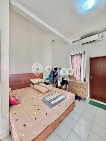 Rumah Luas Asri 2 KT Siap Pakai di Cirendeu Jakarta Selatan Rumah Luas Asri 2 KT Siap Pakai di Cirendeu Jakarta Selatan