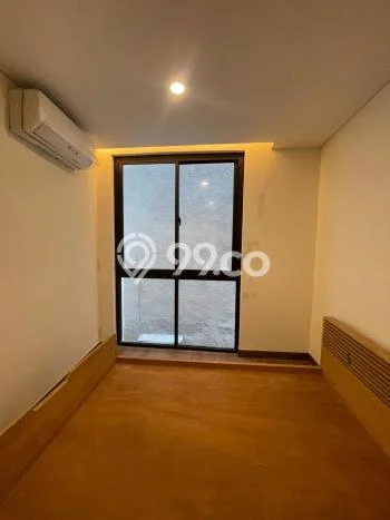 Rumah Strategis di Antasari, 3 KM, Area Tenang, Luas 100m² LB 280m² Rumah Strategis di Antasari, 3 KM, Area Tenang, Luas 100m² LB 280m²
