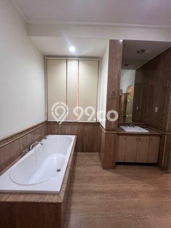Lokasi strategis! Rumah siap huni dikontrakkan di Cilandak LB 750m2 Lokasi strategis! Rumah siap huni dikontrakkan di Cilandak LB 750m2