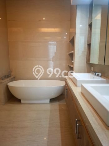 Sewa Rumah Nyaman di Kemang LT 412m2 / LB 470m2 Kondisi Bagus Sewa Rumah Nyaman di Kemang LT 412m2 / LB 470m2 Kondisi Bagus