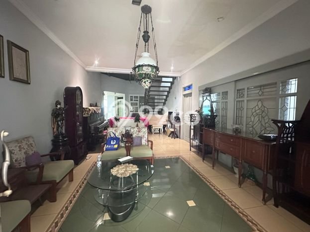 Siap Huni Hunian Elit 6 Kamar di Kebayoran Baru Dekat ke Mana Saja Siap Huni Hunian Elit 6 Kamar di Kebayoran Baru Dekat ke Mana Saja