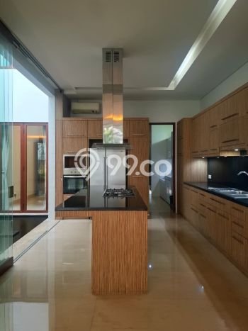 Sewa Rumah Nyaman di Kemang LT 412m2 / LB 470m2 Kondisi Bagus Sewa Rumah Nyaman di Kemang LT 412m2 / LB 470m2 Kondisi Bagus