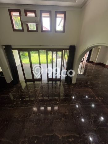 Lokasi strategis! Rumah siap huni dikontrakkan di Cilandak LB 750m2 Lokasi strategis! Rumah siap huni dikontrakkan di Cilandak LB 750m2