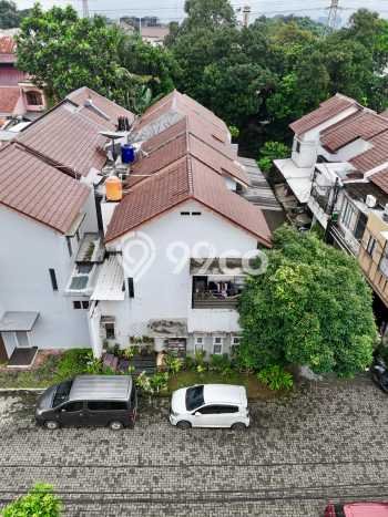 Rumah Luas Asri 2 KT Siap Pakai di Cirendeu Jakarta Selatan Rumah Luas Asri 2 KT Siap Pakai di Cirendeu Jakarta Selatan