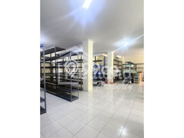 Gudang Strategis di Semarang Selatan, Luas 450m2m², Area Bisnis, Lokasi Ramai Gudang Strategis di Semarang Selatan, Luas 450m2m², Area Bisnis, Lokasi Ramai