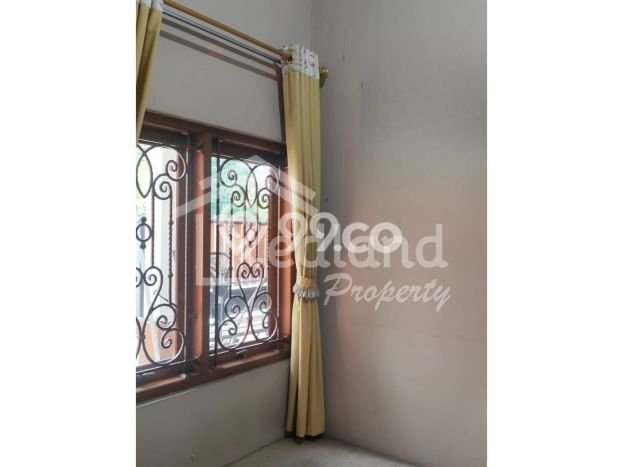 Rumah Strategis Modern Lb 250m2 di Semarang Barat, Semarang Rumah Strategis Modern Lb 250m2 di Semarang Barat, Semarang