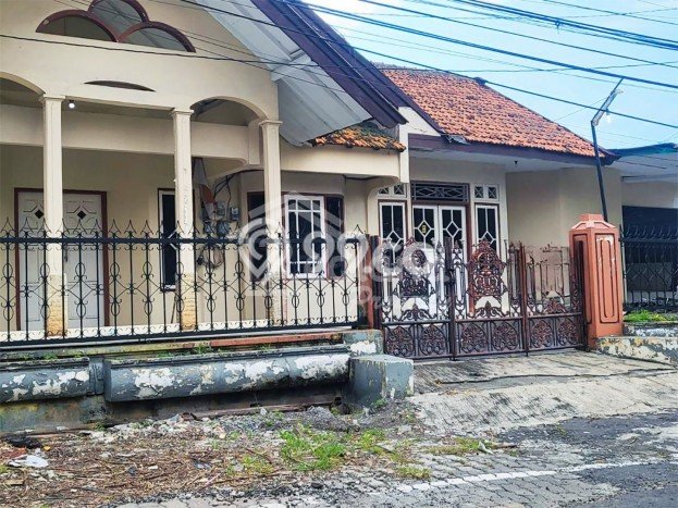 PROPERTI PILIHAN! Rumah Asri di Ngaliyan, LT 432m2m² Bangunan 350m2m² PROPERTI PILIHAN! Rumah Asri di Ngaliyan, LT 432m2m² Bangunan 350m2m²